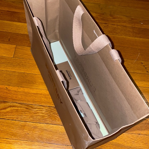 Burberry London England large gift shopping bag - Picture 2 of 3